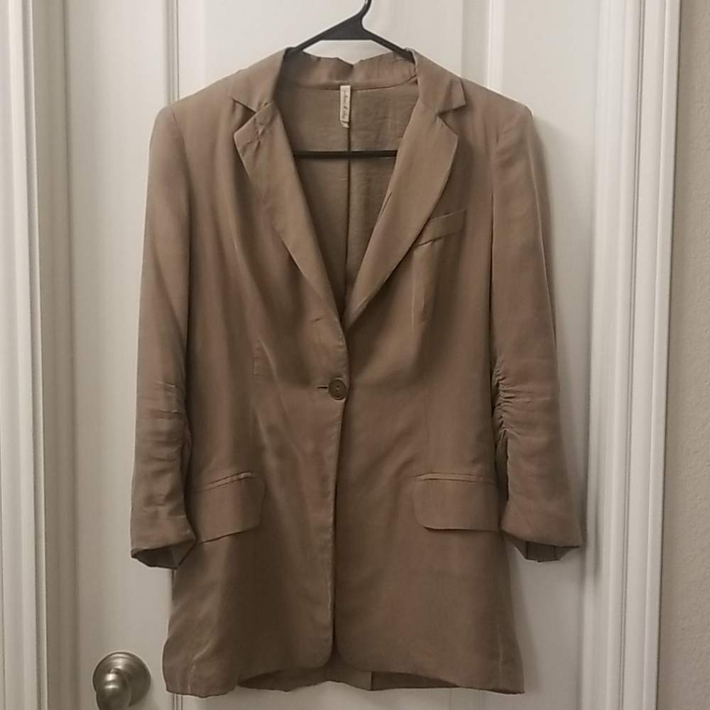 Willow and Clay beige blazer